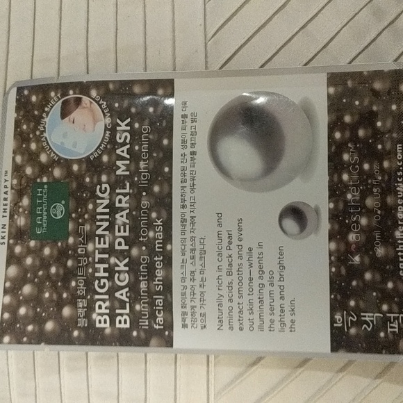 NWT Face Mask - Picture 1 of 2